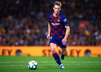 BARCELONA, SPAIN - SEPTEMBER 14: Frenkie De Jong of FC Barcelona conducts the ball during the La Liga match between FC Barcelona and Valencia CF at Camp Nou on September 14, 2019 in Barcelona, Spain. (Photo by Alex Caparros/Getty Images)