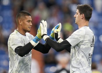 MADRID, SPAIN - SEPTEMBER 25: Areola and Thibaut Courtois of Real Madrid CF salute each other prior the game during the Liga match between Real Madrid CF and CA Osasuna at Estadio Santiago Bernabeu on September 25, 2019 in Madrid, Spain. (Photo by Quality Sport Images/Getty Images)