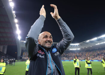 UDINE, ITALY - MAY 04: Luciano Spalletti Head coach of SSC Napoli applauds the fans after re-entring the field of play following the final whistle of the Serie A match between Udinese Calcio and SSC Napoli at Dacia Arena on May 04, 2023 in Udine, Italy. (Photo by Jonathan Moscrop/Getty Images)