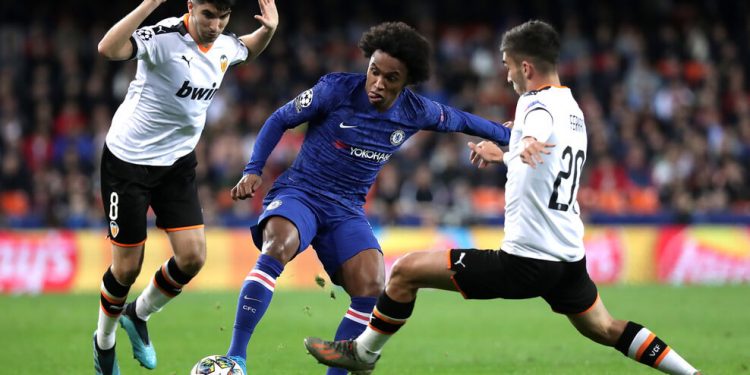 VALENCIA, SPAIN - NOVEMBER 27: Willian of Chelsea is challenged by Ferran Torres of Valencia during the UEFA Champions League group H match between Valencia CF and Chelsea FC at Estadio Mestalla on November 27, 2019 in Valencia, Spain. (Photo by Gonzalo Arroyo Moreno/Getty Images)