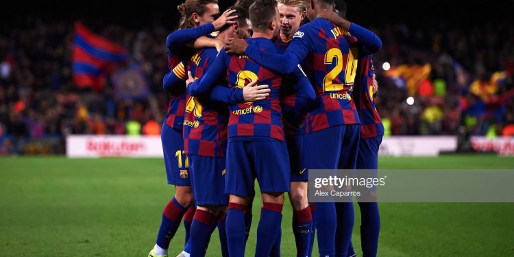 BARCELONA, SPAIN - NOVEMBER 09: FC Barcelona players celebrate after their teammate Lionel Messi scored their team's third goal during the La Liga match between FC Barcelona and RC Celta de Vigo at Camp Nou stadium on November 09, 2019 in Barcelona, Spain. (Photo by Alex Caparros/Getty Images)