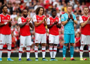 Arsenal's (left to right) Pierre-Emerick Aubameyang, Alexandre Lacazette, Matteo Guendouzi, Ainsley Maitland-Niles, Bernd Leno, Calum Chambers during a minute's applause for former player Jose Antonio Reyes, who died recently, before the Emirates Cup match at the Emirates Stadium, London.
