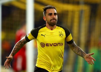 DORTMUND, GERMANY - NOVEMBER 10:  Paco Alcacer of Borussia Dortmund celebrates after scoring his team's third goal during the Bundesliga match between Borussia Dortmund and FC Bayern Muenchen at Signal Iduna Park on November 10, 2018 in Dortmund, Germany.  (Photo by Dean Mouhtaropoulos/Bongarts/Getty Images)