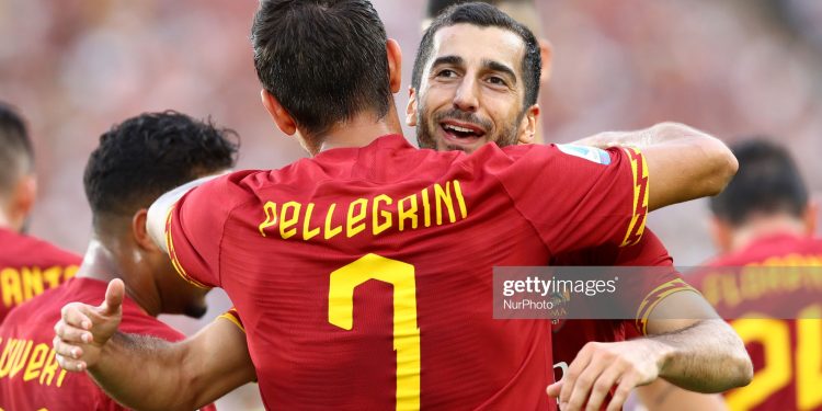 Henrikh Mkhitaryan of Roma celebrates with Lorenzo Pellegrini after scoring during the Serie A match AS Roma v US Sassuolo at the Olimpico Stadium in Rome, Italy on September 15, 2019
 (Photo by Matteo Ciambelli/NurPhoto via Getty Images)