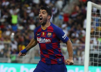 JEDDAH, SAUDI ARABIA - JANUARY 09: Luis Suarez of Barcelona reacts to a referee's decision during the Supercopa de Espana Semi-Final match between FC Barcelona and Club Atletico de Madrid at King Abdullah Sports City on January 09, 2020 in Jeddah, Saudi Arabia. (Photo by Francois Nel/Getty Images)