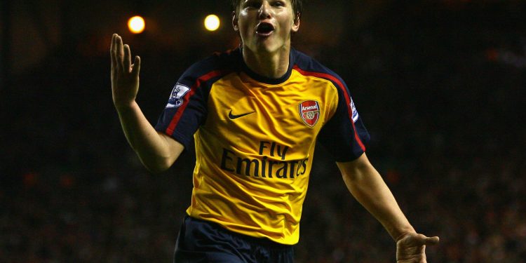 LIVERPOOL, UNITED KINGDOM - APRIL 21:  Andrey Arshavin of Arsenal  celebrates scoring his team's fourth goal during the Barclays Premier League match between Liverpool and Arsenal at Anfield on April 21, 2009 in Liverpool, England.  (Photo by Alex Livesey/Getty Images)