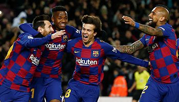 epa08142323 FC Barcelona's Lionel Messi (L) celebrates with teammates after scoring a goal during the Spanish LaLiga soccer match between FC Barcelona and Granada CF at the Camp Nou stadium in Barcelona, Catalonia, Spain, 19 January 2020.  EPA-EFE/ENRIC FONTCUBERTA