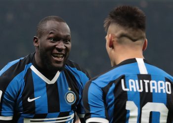 MILAN, ITALY - JANUARY 11:  Lautaro Martinez of FC Internazionale celebrates with his team-mate Romelu Lukaku (L) after scoring the opening goal during the Serie A match between FC Internazionale and Atalanta BC at Stadio Giuseppe Meazza on January 11, 2020 in Milan, Italy.  (Photo by Emilio Andreoli/Getty Images)