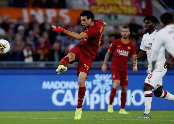 ROME, ITALY - OCTOBER 27:  Javier Pastore of AS Roma kicks the ball during the Serie A match between AS Roma and AC Milan at Stadio Olimpico on October 27, 2019 in Rome, Italy.  (Photo by Paolo Bruno/Getty Images)