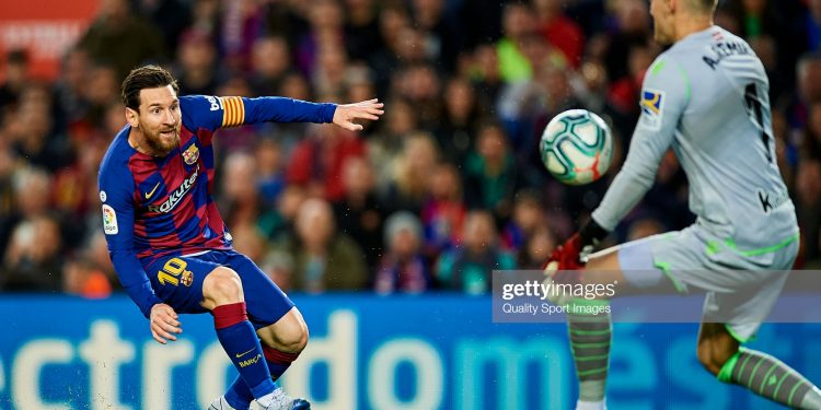 BARCELONA, SPAIN - MARCH 07: Lionel Messi of FC Barcelona competes for the ball with Alex Remiro of Real Sociedad during the Liga match between FC Barcelona and Real Sociedad at Camp Nou on March 07, 2020 in Barcelona, Spain.  (Photo by Silvestre Szpylma/Quality Sport Images/Getty Images)