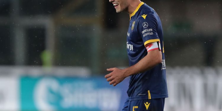 VERONA, ITALY - NOVEMBER 24:  Davide Faraoni of Hellas Verona celebrates during the Serie A match between Hellas Verona and ACF Fiorentina at Stadio Marcantonio Bentegodi on November 24, 2019 in Verona, Italy.  (Photo by Emilio Andreoli/Getty Images)
