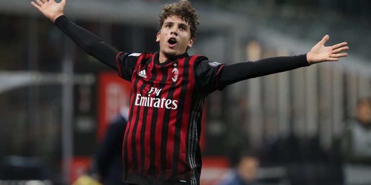 MILAN, ITALY - OCTOBER 22:  Manuel Locatelli of AC Milan celebrates after scoring the opening goal during the Serie A match between AC Milan and Juventus FC at Stadio Giuseppe Meazza on October 22, 2016 in Milan, Italy.  (Photo by Marco Luzzani/Getty Images)