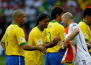 FRANKFURT, GERMANY - JULY 01:  Zinedine Zidane of France shakes hands with Ronaldinho and Ronaldo of Brazil during the FIFA World Cup Germany 2006 Quarter-final match between Brazil and France at the Stadium Frankfurt on July 1, 2006 in Frankfurt, Germany.  (Photo by Stuart Franklin/Bongarts/Getty Images)