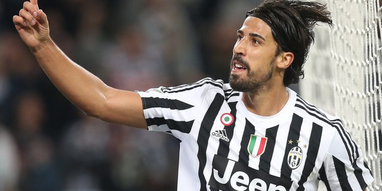 Juventus' midfielder Sami Khedira from Germany celebrates after scoring during the Italian Serie A football match Juventus Vs Bologna on October 4, 2015 at the "Juventus Stadium" in Turin. AFP PHOTO / MARCO BERTORELLO