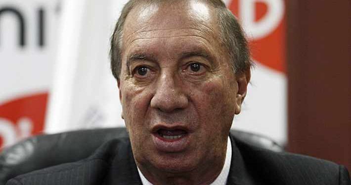 Former Argentina coach Carlos Bilardo, who is a guest for the program Futbol Forever, speaks at a news conference in San Salvador March 31, 2011. The program provides free soccer lessons and training to children and youths with limited economic resources and living in neighborhoods with high presence of gangs, organisers said. REUTERS/Luis Galdamez (EL SALVADOR - Tags: SPORT SOCCER HEADSHOT)