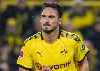 DORTMUND, GERMANY - OCTOBER 19: Mats Hummels of Borussia Dortmund in action during the Bundesliga match between Borussia Dortmund and Borussia Moenchengladbach at the Signal Iduna Park on October 19, 2019 in Dortmund, Germany. (Photo by Alexandre Simoes/Borussia Dortmund via Getty Images)