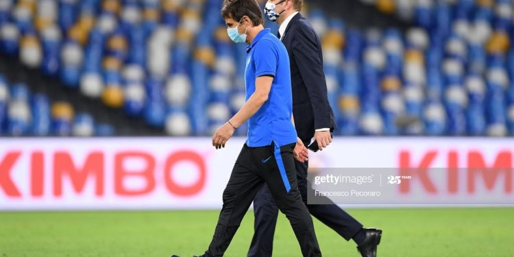 NAPLES, ITALY - JUNE 13: Antonio Conte head coach of FC Internazionale leaves the pitch disappointed after the Coppa Italia Semi-Final Second Leg match between SSC Napoli and FC Internazionale at Stadio San Paolo on June 13, 2020 in Naples, Italy. (Photo by Francesco Pecoraro/Getty Images)