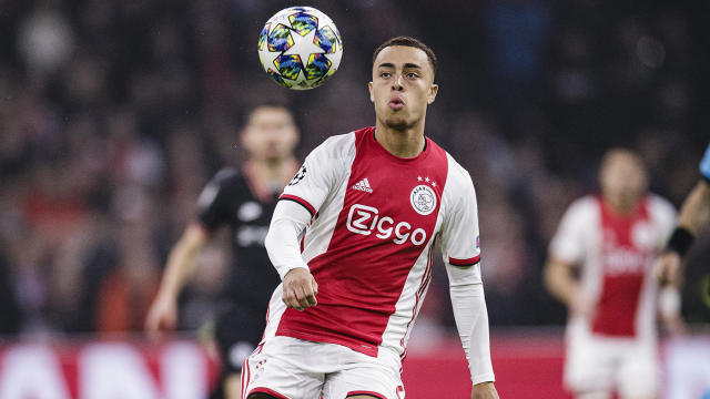 AMSTERDAM, NETHERLANDS - OCTOBER 23: Sergino Dest of Ajax controls the ball during the UEFA Champions League group H match between AFC Ajax and Chelsea FC at Amsterdam Arena on October 23, 2019 in Amsterdam, Netherlands. (Photo by Ricardo Nogueira/Eurasia Sport Images/Getty Images)
