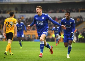 WOLVERHAMPTON, ENGLAND - JANUARY 19:  Harvey Barnes of Leicester City celebrates with teammate Demarai Gray after scoring his teams second goal during the Premier League match between Wolverhampton Wanderers and Leicester City at Molineux on January 19, 2019 in Wolverhampton, United Kingdom.  (Photo by Michael Regan/Getty Images)
