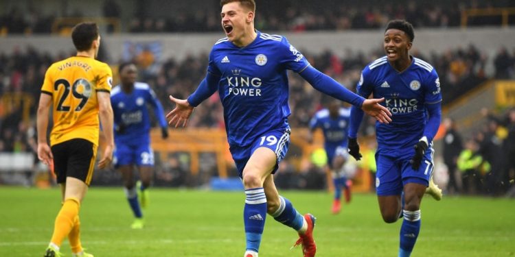 WOLVERHAMPTON, ENGLAND - JANUARY 19:  Harvey Barnes of Leicester City celebrates with teammate Demarai Gray after scoring his teams second goal during the Premier League match between Wolverhampton Wanderers and Leicester City at Molineux on January 19, 2019 in Wolverhampton, United Kingdom.  (Photo by Michael Regan/Getty Images)