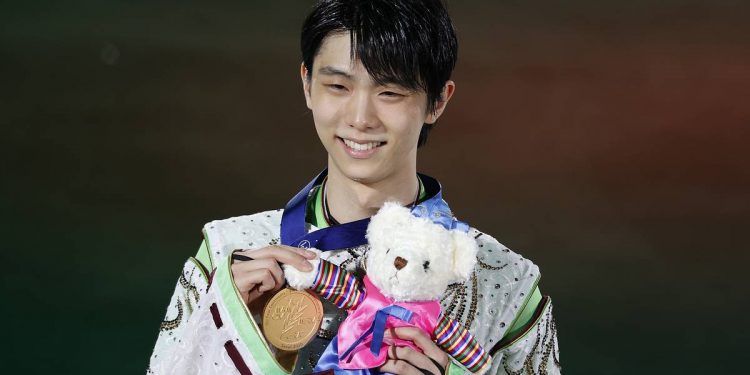 epa08204741 Gold medalist Yuzuru Hanyu of Japan celebrates during the medal ceremony for the Men Free Skating event of the 2020 ISU Four Continents Figure Skating Championships at Mokdong Ice Rink in Seoul, South Korea, 09 February 2020.  EPA-EFE/JEON HEON-KYUN