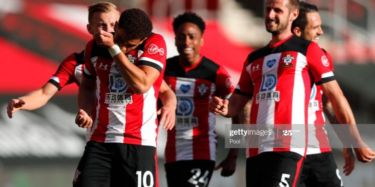 SOUTHAMPTON, ENGLAND - JULY 05: Che Adams of Southampton celebrates after scoring his team's first goal during the Premier League match between Southampton FC and Manchester City at St Mary's Stadium on July 05, 2020 in Southampton, England. Football Stadiums around Europe remain empty due to the Coronavirus Pandemic as Government social distancing laws prohibit fans inside venues resulting in games being played behind closed doors. (Photo by Frank Augstein/Pool via Getty Images)
