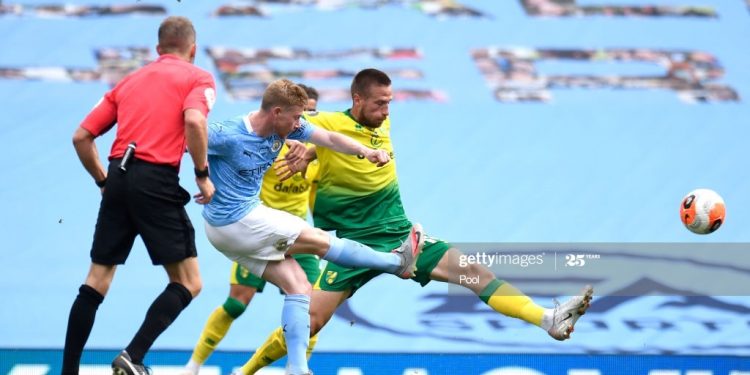 MANCHESTER, ENGLAND - JULY 26: Kevin De Bruyne of Manchester City scores his sides second goal during the Premier League match between Manchester City and Norwich City at Etihad Stadium on July 26, 2020 in Manchester, England.Football Stadiums around Europe remain empty due to the Coronavirus Pandemic as Government social distancing laws prohibit fans inside venues resulting in all fixtures being played behind closed doors. (Photo by Peter Powell/Pool via Getty Images)