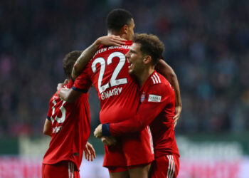 BREMEN, GERMANY - DECEMBER 01:  Serge Gnabry of Bayern Munich celebrates after scoring his team's first goal with Rafinha and Leon Goretzka of Bayern Munich during the Bundesliga match between SV Werder Bremen and FC Bayern Muenchen at Weserstadion on December 1, 2018 in Bremen, Germany.  (Photo by Martin Rose/Bongarts/Getty Images)
