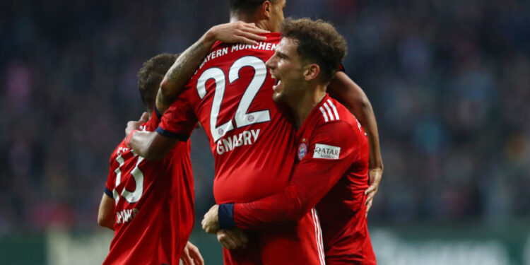 BREMEN, GERMANY - DECEMBER 01:  Serge Gnabry of Bayern Munich celebrates after scoring his team's first goal with Rafinha and Leon Goretzka of Bayern Munich during the Bundesliga match between SV Werder Bremen and FC Bayern Muenchen at Weserstadion on December 1, 2018 in Bremen, Germany.  (Photo by Martin Rose/Bongarts/Getty Images)