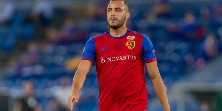 BASEL, SWITZERLAND - AUGUST 06: (BILD ZEITUNG OUT) Arthur Cabral of FC Basel 1893 Looks on during the UEFA Europa League round of 16 second leg match between FC Basel and Eintracht Frankfurt at St. Jakob-Park on August 6, 2020 in Basel, Switzerland. (Photo by Harry Langer/DeFodi Images via Getty Images)