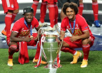 Soccer Football - Champions League - Final - Bayern Munich v Paris St Germain - Estadio da Luz, Lisbon, Portugal - August 23, 2020  Bayern Munich's Alphonso Davies and Joshua Zirkzee pose as they celebrate winning the Champions League with the trophy, as play resumes behind closed doors following the outbreak of the coronavirus disease (COVID-19)  Miguel A. Lopes/Pool via REUTERS