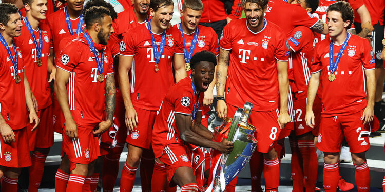 LISBON, PORTUGAL - AUGUST 23: Alphonso Davies of FC Bayern Munich celebrates with the UEFA Champions League Trophy following his team's victory in the UEFA Champions League Final match between Paris Saint-Germain and Bayern Munich at Estadio do Sport Lisboa e Benfica on August 23, 2020 in Lisbon, Portugal. (Photo by Julian Finney - UEFA/UEFA via Getty Images)