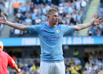 MANCHESTER, ENGLAND - SEPTEMBER 21:  Kevin De Bruyne of Manchester City (17) celebrates as he scores his team's eighth goal during the Premier League match between Manchester City and Watford FC at Etihad Stadium on September 21, 2019 in Manchester, United Kingdom. (Photo by Jan Kruger/Getty Images)
