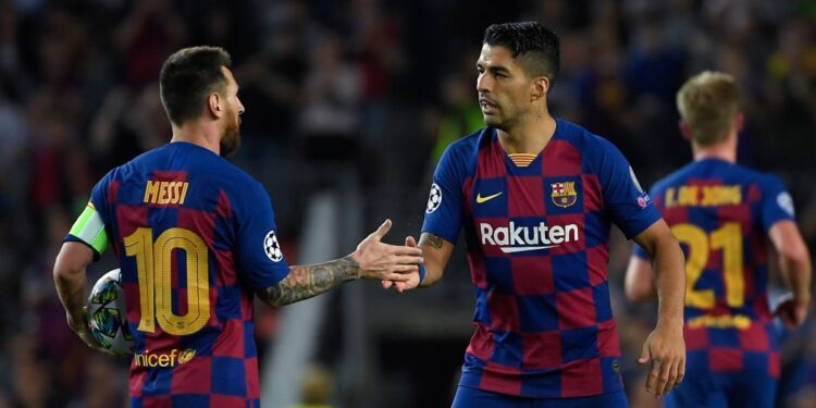 Barcelona's Uruguayan forward Luis Suarez (R) is congratulated by teammate Barcelona's Argentine forward Lionel Messi after scoring a goal during the UEFA Champions League Group F football match between Barcelona and Inter Milan at the Camp Nou stadium in Barcelona, on October 2, 2019. (Photo by LLUIS GENE / AFP)