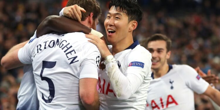 LONDON, ENGLAND - FEBRUARY 13: Jan Vertonghen of Tottenham celebrates scoring to make it 2-0 with Son Heung-Min during the UEFA Champions League Round of 16 First Leg match between Tottenham Hotspur and Borussia Dortmund at Wembley Stadium on February 13, 2019 in London, England. (Photo by Catherine Ivill/Getty Images)