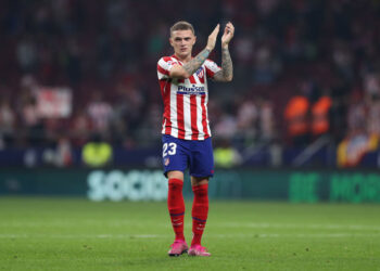 MADRID, SPAIN - SEPTEMBER 28: Kieran Trippier of Atletico Madrid thanks the fans after the Liga match between Club Atletico de Madrid and Real Madrid CF at Wanda Metropolitano on September 28, 2019 in Madrid, Spain. (Photo by Angel Martinez/Getty Images)