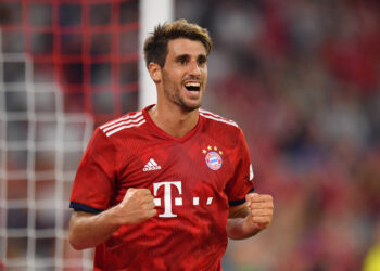 MUNICH, GERMANY - AUGUST 05: Javier Martinez of Bayern Muenchen celebrates scoring his teams first goal during the friendly match between Bayern Muenchen and Manchester United at Allianz Arena on August 5, 2018 in Munich, Germany. (Photo by Sebastian Widmann/Bongarts/Getty Images)