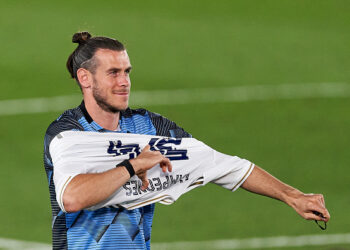 MADRID, SPAIN - JULY 16: Real Madrid CF player Gareth Bale celebrate cliching their 34th Spanish La Liga title after the La Liga match between Real Madrid CF and Villarreal CF at Estadio Alfredo Di Stefano on July 16, 2020 in Madrid, Spain. (Photo by Diego Souto/Quality Sport Images/Getty Images)