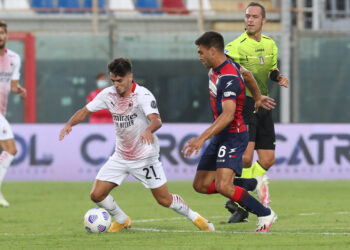CROTONE, ITALY - SEPTEMBER 27: Lisandro Magallan of Crotone competes for the ball with Diaz Brahim of Milan during the Serie A match between FC Crotone and AC Milan at Stadio Comunale Ezio Scida on September 27, 2020 in Crotone, Italy. (Photo by Maurizio Lagana/Getty Images)