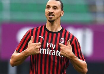 MILAN, ITALY - JULY 15:  Zlatan Ibrahimovic of AC Milan reacts during the Serie A match between AC Milan and  Parma Calcio at Stadio Giuseppe Meazza on July 15, 2020 in Milan, Italy.  (Photo by Claudio Villa/Getty Images)