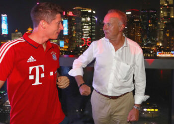 SHANGHAI, CHINA - JULY 20:  Robert Lewandowski (L) of FC Bayern Muenchen attends with Karl-Heinz Rummenigge, CEO of FC Bayern Muenchen the Audi Night 2017 at Wanda Reign Hotel Shanghai during the Audi Summer Tour 2017 on July 20, 2017 in Shanghai, China.  (Photo by Alexander Hassenstein/Bongarts/Getty Images)