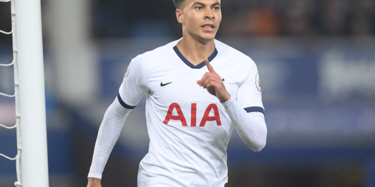 LIVERPOOL, ENGLAND - NOVEMBER 03: Dele Alli of Tottenham Hotspur celebrates after scoring his sides first goal during the Premier League match between Everton FC and Tottenham Hotspur at Goodison Park on November 03, 2019 in Liverpool, United Kingdom. (Photo by Michael Regan/Getty Images)