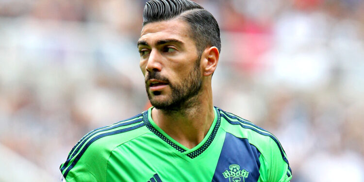 NEWCASTLE, UNITED KINGDOM - AUGUST 09: Graziano Pelle of Southampton during the Barclays Premier League match between Newcastle United and Southampton at St James' Park on August 09, 2015 in Newcastle upon Tyne, England. (Photo by Ian Horrocks/Getty Images)