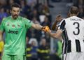 Juventus' goalkeeper from Italy Gianluigi Buffon (L) congratulates Juventus' defender from Italy Giorgio Chiellini during the UEFA Champions League quarter final first leg football match Juventus vs Barcelona, on April 11, 2017 at the Juventus stadium in Turin.  / AFP PHOTO / Marco BERTORELLO