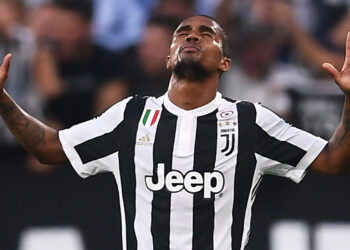 Juventus' midfielder Douglas Costa from Brazil celebrates after scoring during the Italian Serie A football match Juventus Vs Lazio on October 14, 2017 at the 'Allianz Stadium' in Turin.  / AFP PHOTO / MARCO BERTORELLO        (Photo credit should read MARCO BERTORELLO/AFP/Getty Images)