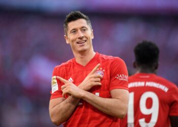 MUNICH, GERMANY - OCTOBER 26: Robert Lewandowski of FC Bayern Munich celebrates after scoring his team's second goal during the Bundesliga match between FC Bayern Muenchen and 1. FC Union Berlin at Allianz Arena on October 26, 2019 in Munich, Germany. (Photo by Sebastian Widmann/Bongarts/Getty Images)