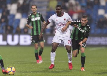 Franck Kessie (Milan), Antonino Ragusa (Sassuolo), NOVEMBER 5, 2017 - Football / Soccer : Italian Serie A match between US Sassuolo 0-2 AC Milan at Mapei Stadium - Citta del Tricolore in Reggio Emilia, Italy. PUBLICATIONxINxGERxSUIxAUTxHUNxONLY (ptmb116658)