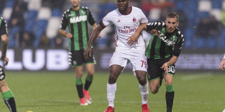 Franck Kessie (Milan), Antonino Ragusa (Sassuolo), NOVEMBER 5, 2017 - Football / Soccer : Italian Serie A match between US Sassuolo 0-2 AC Milan at Mapei Stadium - Citta del Tricolore in Reggio Emilia, Italy. PUBLICATIONxINxGERxSUIxAUTxHUNxONLY (ptmb116658)