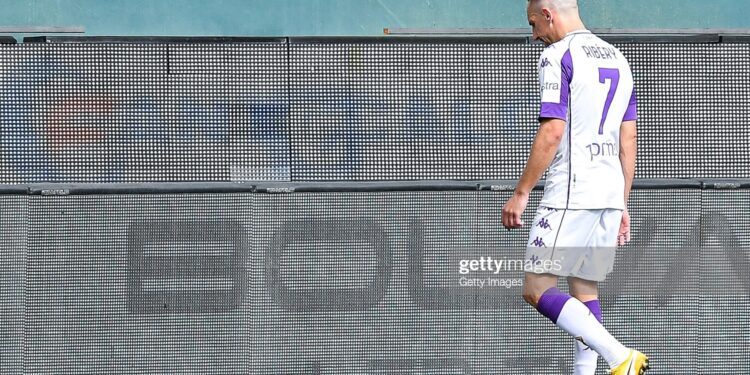 GENOA, ITALY - APRIL 21: Franck Ribery of Fiorentina leaves the pitch after being shown a red card during the Serie A match between Genoa CFC and ACF Fiorentina at Stadio Luigi Ferraris on April 4, 2021 in Genoa, Italy. (Photo by Getty Images)