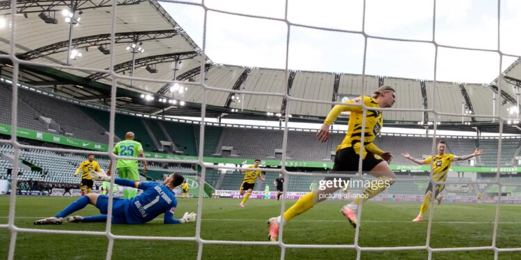 24 April 2021, Lower Saxony, Wolfsburg: Football: Bundesliga, VfL Wolfsburg - Borussia Dortmund, Matchday 31 at Volkswagen Arena. Dortmund's Erling Haaland (2nd from right) celebrates next to Marco Reus (right) after scoring the 0:1 goal. Photo: Swen Pförtner/dpa - IMPORTANT NOTE: In accordance with the regulations of the DFL Deutsche Fußball Liga and/or the DFB Deutscher Fußball-Bund, it is prohibited to use or have used photographs taken in the stadium and/or of the match in the form of sequence pictures and/or video-like photo series. (Photo by Swen Pförtner/picture alliance via Getty Images)